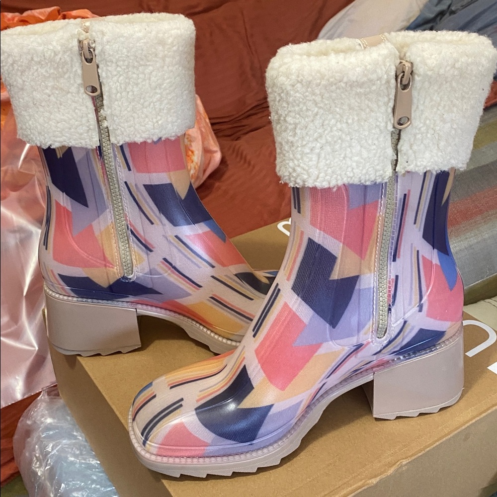 Cape Robbin Women's Colorful Faux Shearling Boots Waterproof NWOB - Size 9 (40)